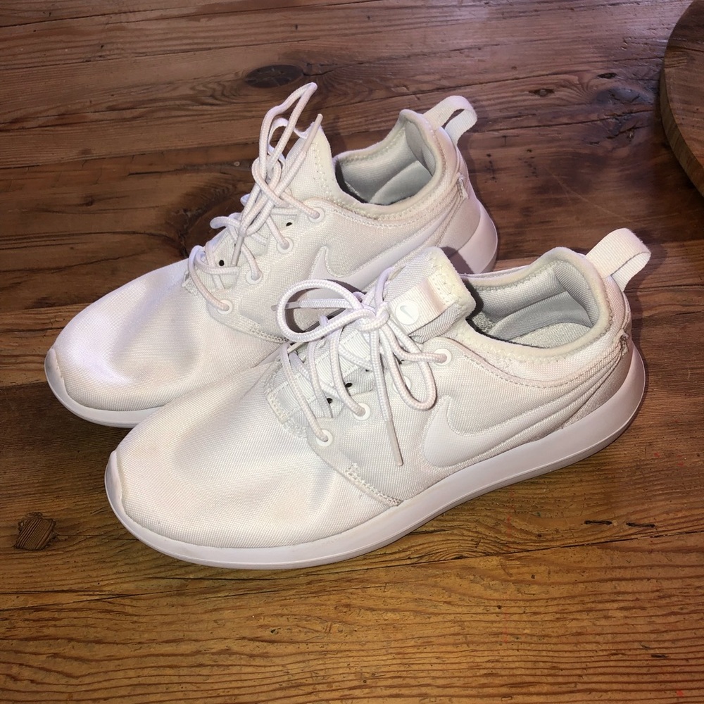 NIKE| 🦋roshe tennis shoes size 8